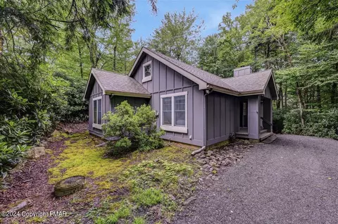 433 Brookside Dr, Pocono Pines, PA 18350