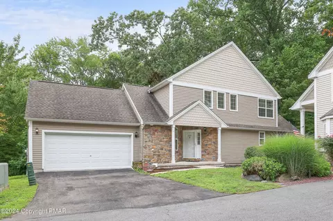 225 Aspen Cmn, East Stroudsburg, PA 18302