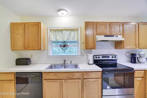2233 Eagle Path, Bushkill, PA 18324 photo 9
