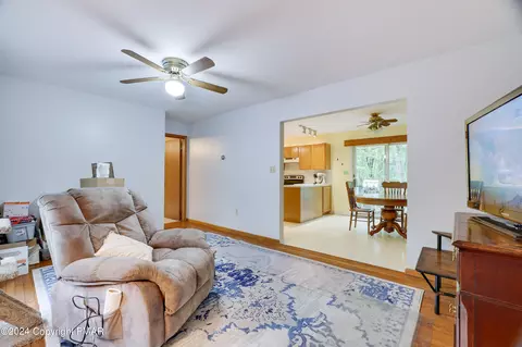 2233 Eagle Path, Bushkill, PA 18324 photo 3