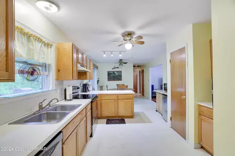 2233 Eagle Path, Bushkill, PA 18324 photo 8