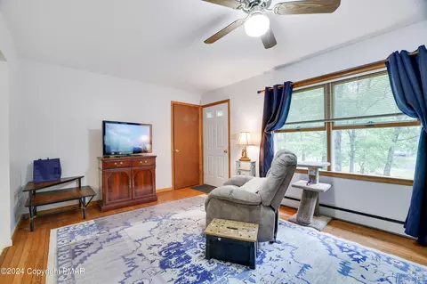 2233 Eagle Path, Bushkill, PA 18324 photo 4