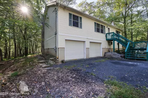 2233 Eagle Path, Bushkill, PA 18324 photo 2