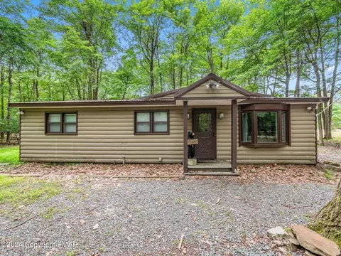 92 Estates Dr, Lake Harmony, PA 18624
