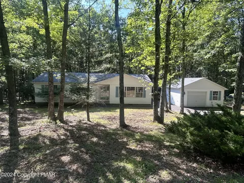 1312 N Rocky Mountain Dr, Effort, PA 18330