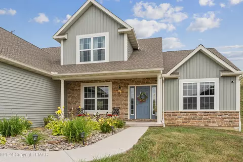 3 Marcello Dr, Pottsville, PA 17901