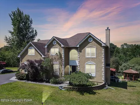 219 Saddle Creek Dr, Mount Bethel, PA 18343