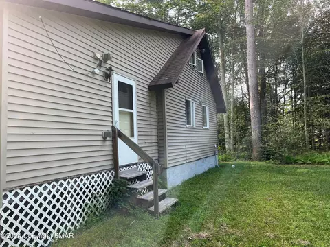 4463 Sylvan Ln, Pocono Summit, PA 18346