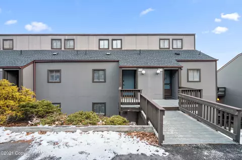 11 Middle Village Way, Tannersville, PA 18372