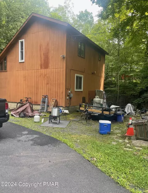 5994 Decker Rd, Bushkill, PA 18324
