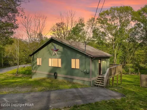 137 Cabin Rd, Milford, PA 18337