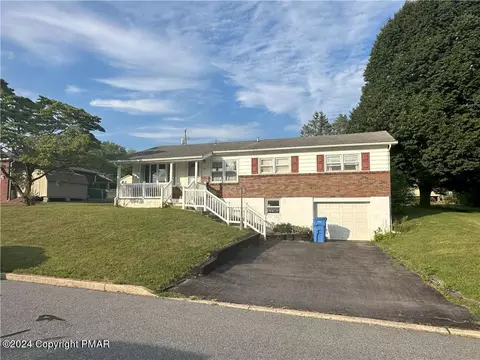 913 Carbon St, Walnutport, PA 18088