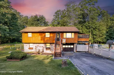 1262 Lace Dr, East Stroudsburg, PA 18302