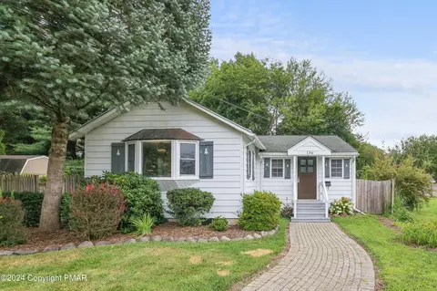 136 Stokes Ave, Stroudsburg, PA 18360