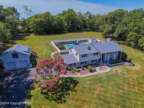 2157 Lake Minsi Dr, Bangor, PA 18013