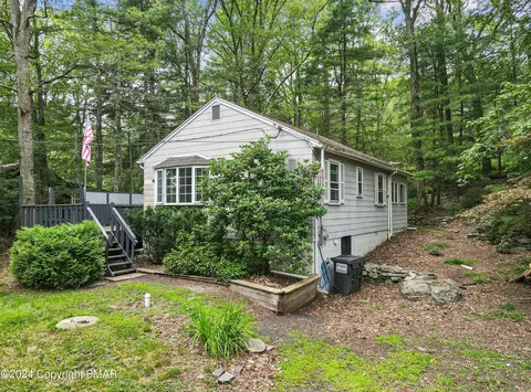 205 Aspen Rd, Dingmans Ferry, PA 18328
