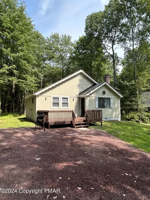 7 Stream Dr, White Haven, PA 18661