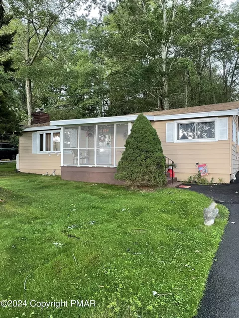 7585 Lake Shore Dr, Pocono Lake, PA 18347