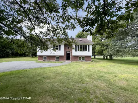 2859 Yellowstone Dr, Blakeslee, PA 18610
