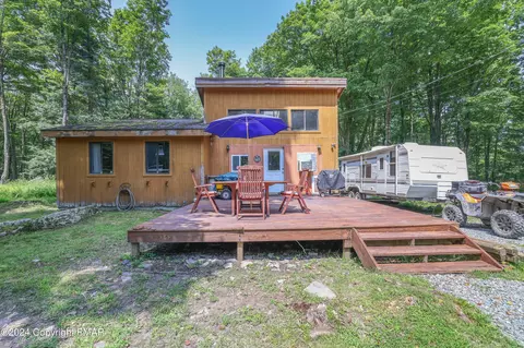 103 Jean Danielson Dr, Greentown, PA 18426