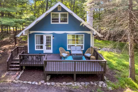 303 Sugarbush Rd, Henryville, PA 18332