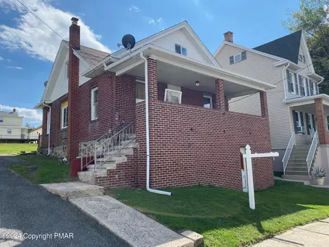 445 W White St, Summit Hill, PA 18250