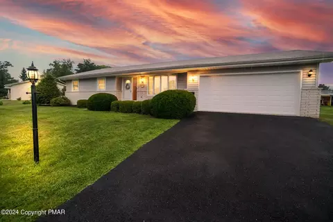1048 Deer Run Ln, Slatington, PA 18080
