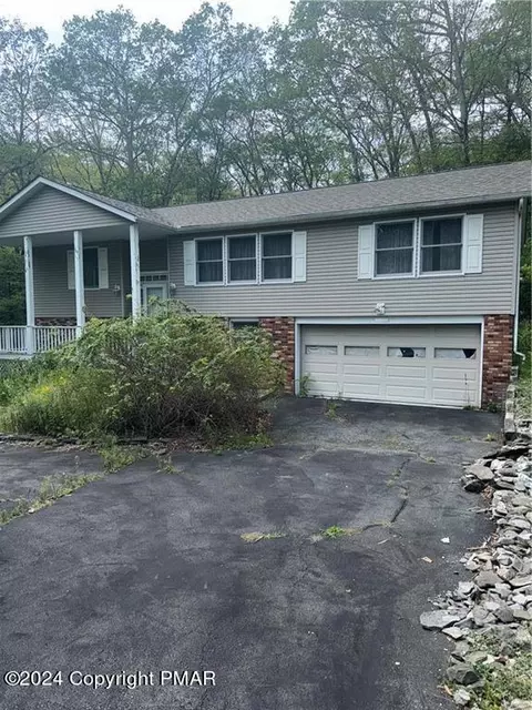 118 Vandermark Dr, Milford, PA 18337
