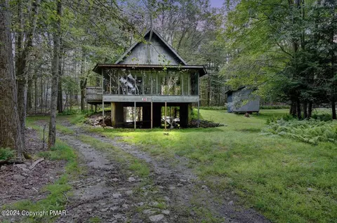 30 Westwood Dr, Gouldsboro, PA 18424
