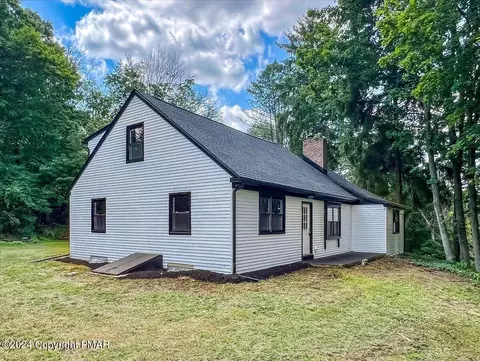 5870 Main St, Center Valley, PA 18034