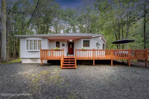 411 Quaker Ct, Pocono Lake, PA 18347