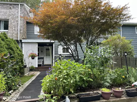 113 Fairway Dr, Tobyhanna, PA 18466