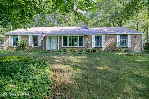 223 Rossmor Dr, Saylorsburg, PA 18353