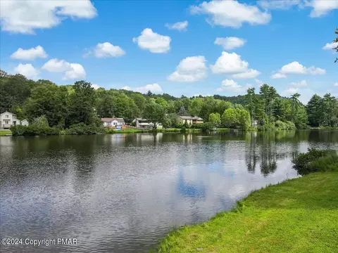 128 N Pinewood Dr, East Stroudsburg, PA 18302