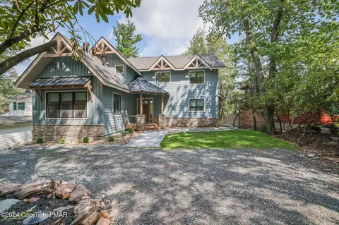 126 S Lake Dr, Lake Harmony, PA 18624