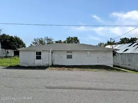 44 E Apple St, Ringtown, PA 17967