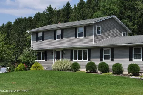 2135 S Valley View Dr, Saylorsburg, PA 18353