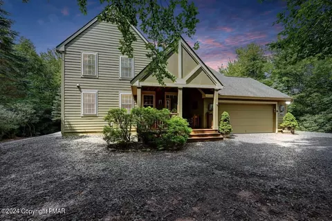 126 Skytop Rd, Pocono Pines, PA 18350