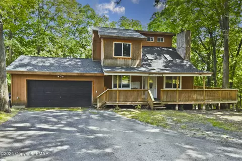 2762 Hedgerow Ln, Stroudsburg, PA 18360