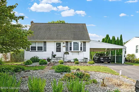 530 Apple Blossom Rd, Easton, PA 18040
