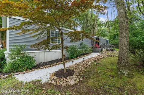 789 Toll Rd, Effort, PA 18330