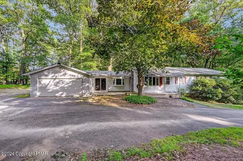 3186 Hillcrest Dr, Saylorsburg, PA 18353