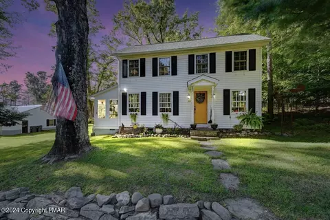 299 Old River Rd, Thornhurst, PA 18424