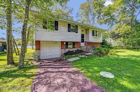 1527 Lake View Penn Lake Park Dr, White Haven, PA 18661