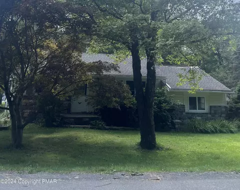5223 Fifth Ave, Pocono Summit, PA 18346