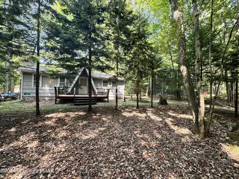121 Omaha Trl, Pocono Lake, PA 18347