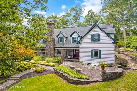 215 Summit Dr, Buck Hill Falls, PA 18323