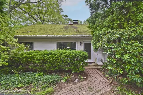 8000 Bear Creek Blvd, Bear Creek Township, PA 18702