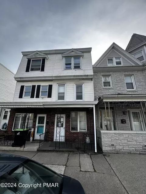 42 S Market St, Mount Carmel, PA 17851