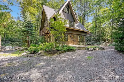 108 Tanglewood Dr, Pocono Pines, PA 18350